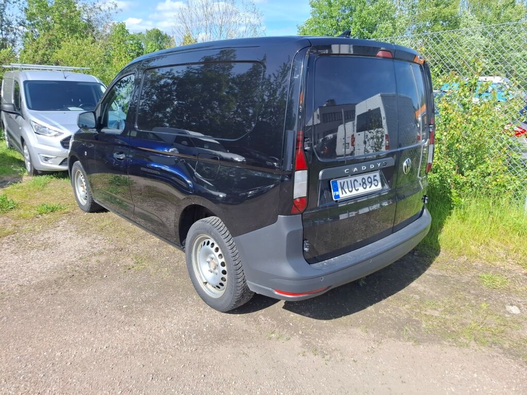 Volkswagen Caddy 2022 Musta