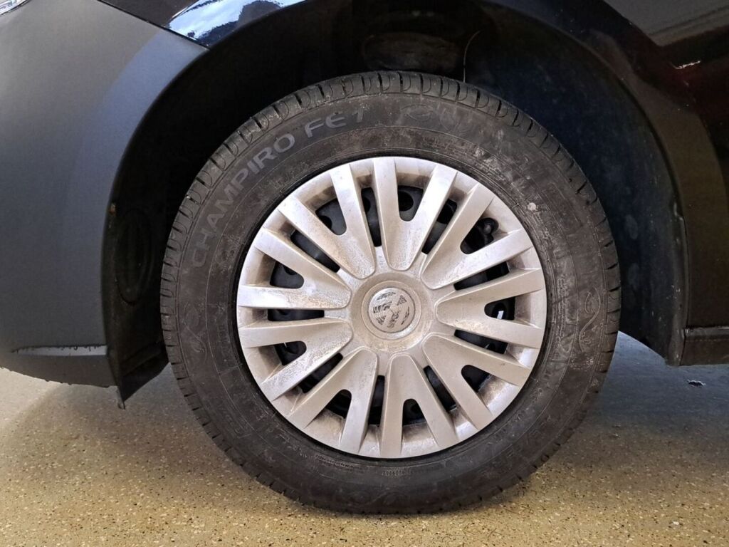 Volkswagen Caddy 2022 Musta