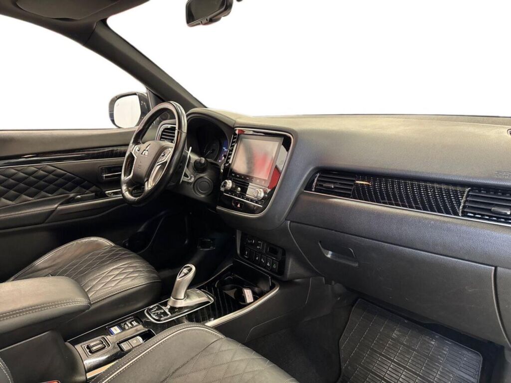 Mitsubishi Outlander PHEV 2019 Valkoinen