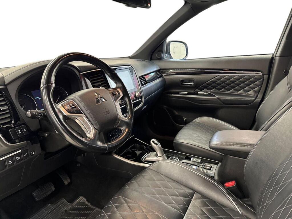 Mitsubishi Outlander PHEV 2019 Valkoinen