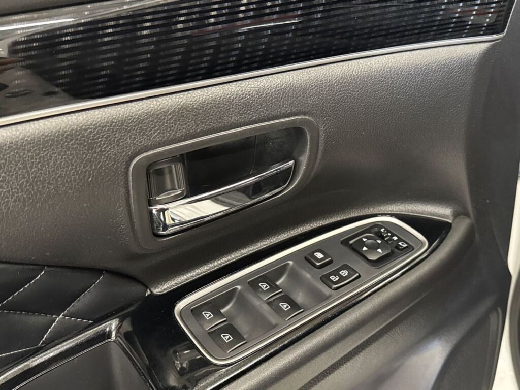 Mitsubishi Outlander PHEV 2019 Valkoinen