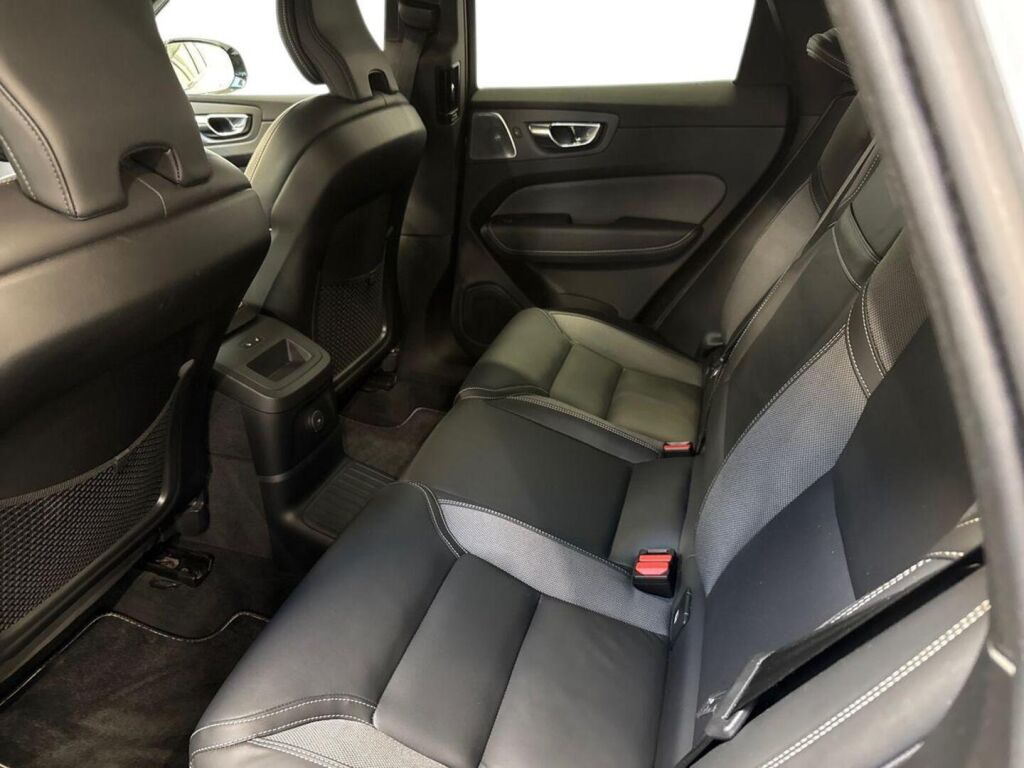 Volvo XC60 2021 Valkoinen