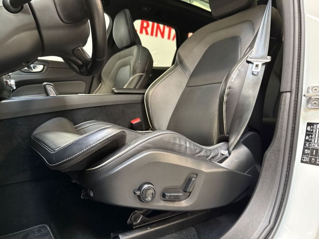 Volvo XC60 2021 Valkoinen