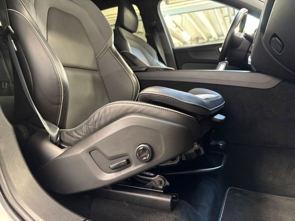 Volvo XC60 2021 Valkoinen