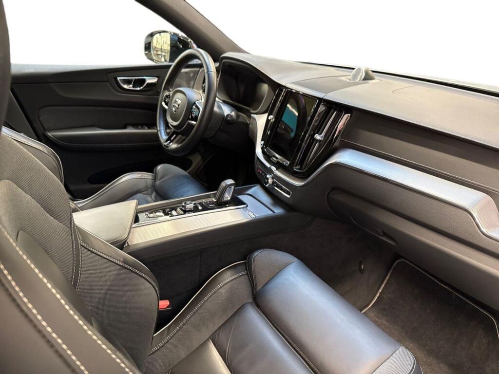 Volvo XC60 2021 Valkoinen