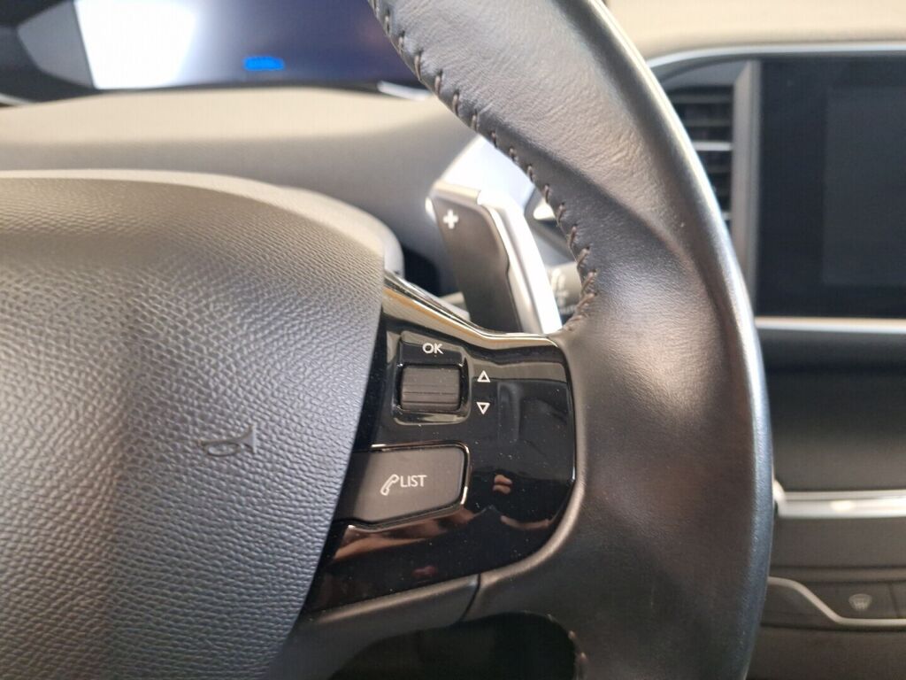 Peugeot 308 2021 Musta