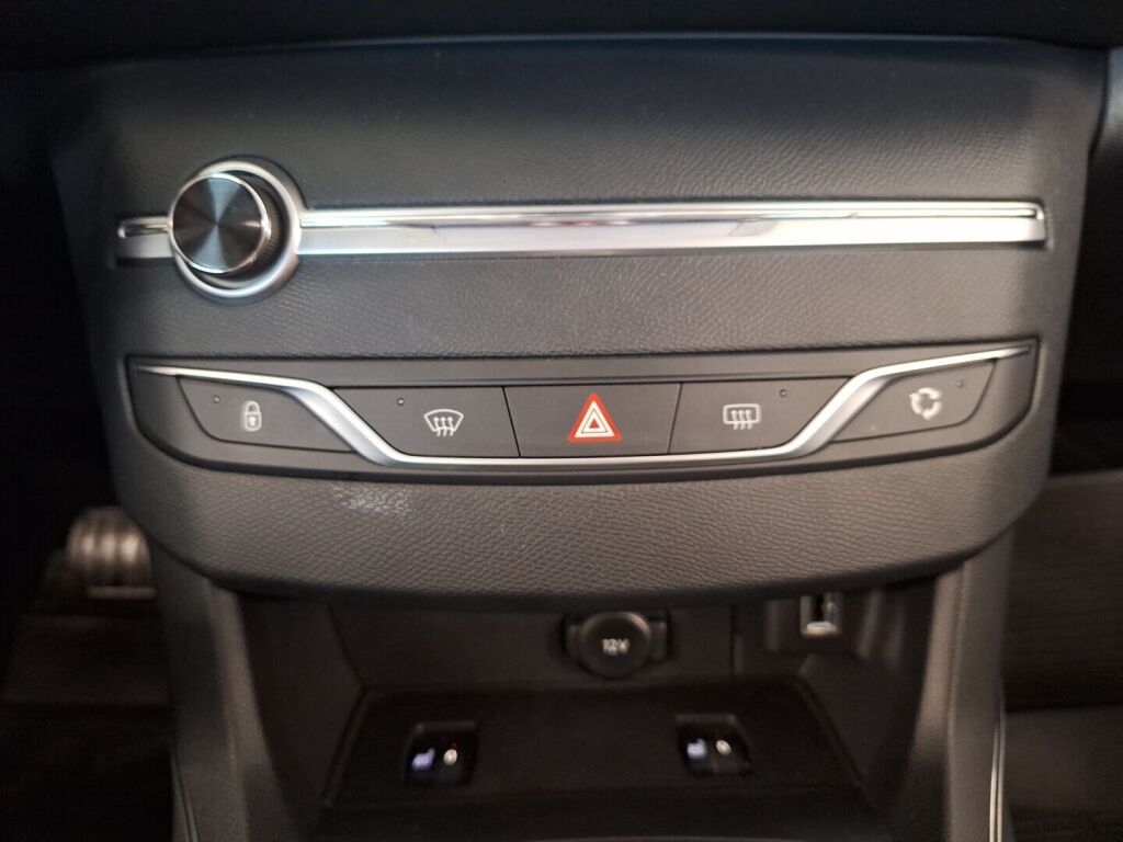 Peugeot 308 2021 Musta