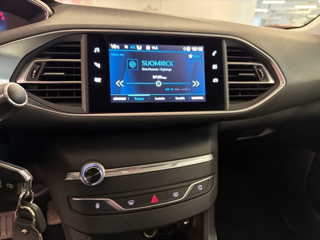 Peugeot 308 2021 Punainen