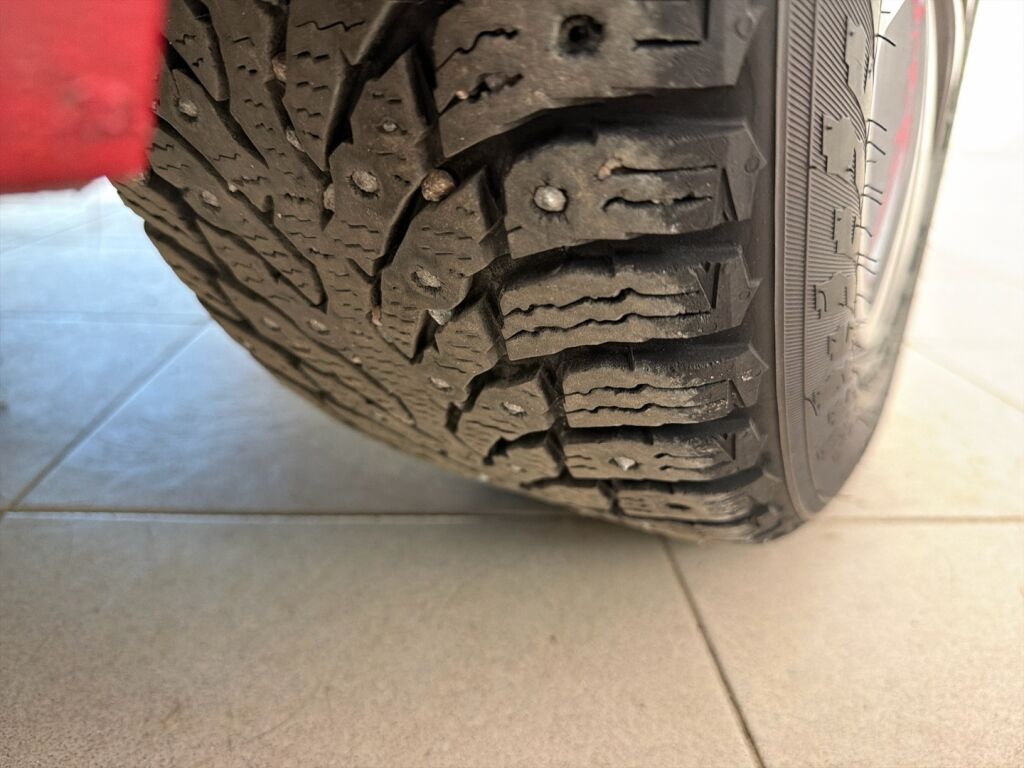 Peugeot 308 2021 Punainen