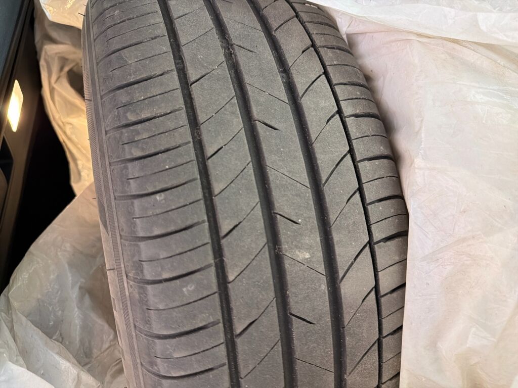 Peugeot 308 2021 Punainen