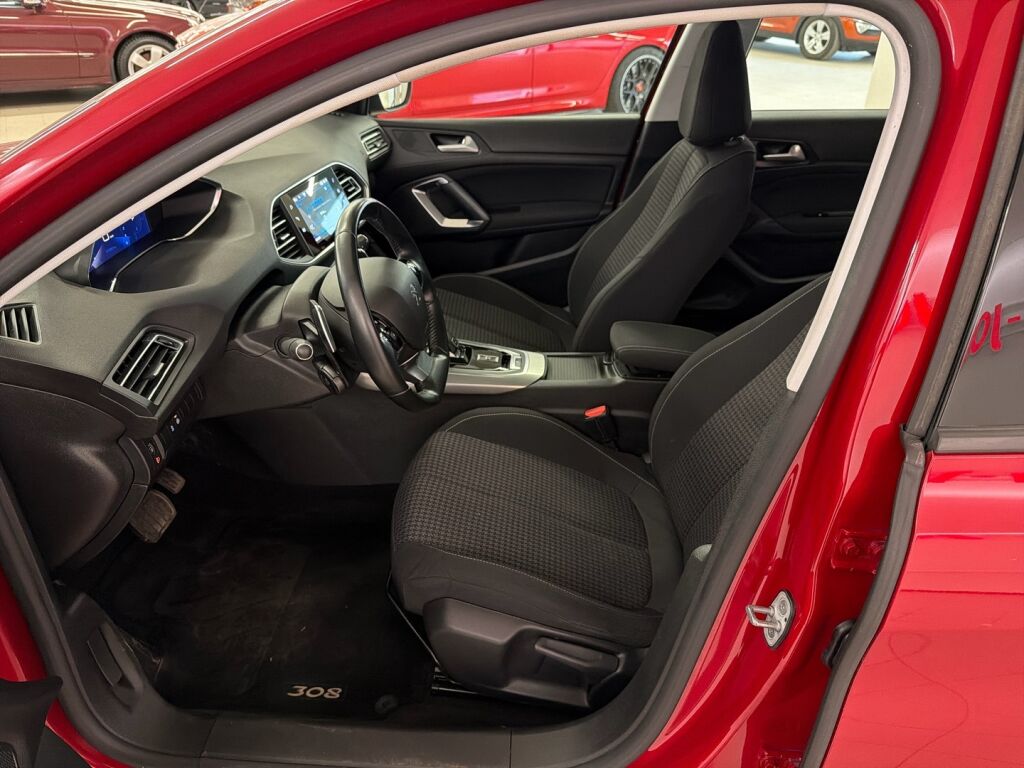 Peugeot 308 2021 Punainen