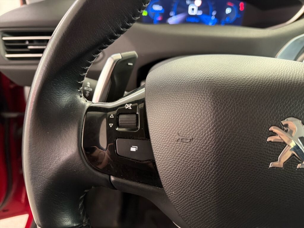 Peugeot 308 2021 Punainen