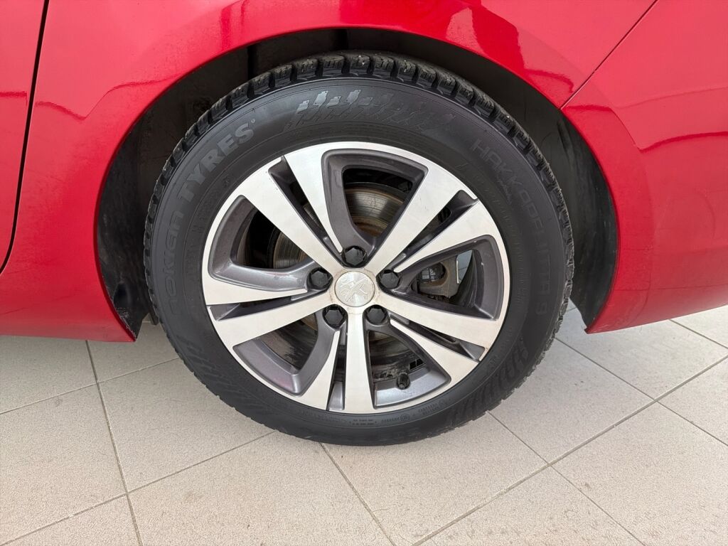 Peugeot 308 2021 Punainen