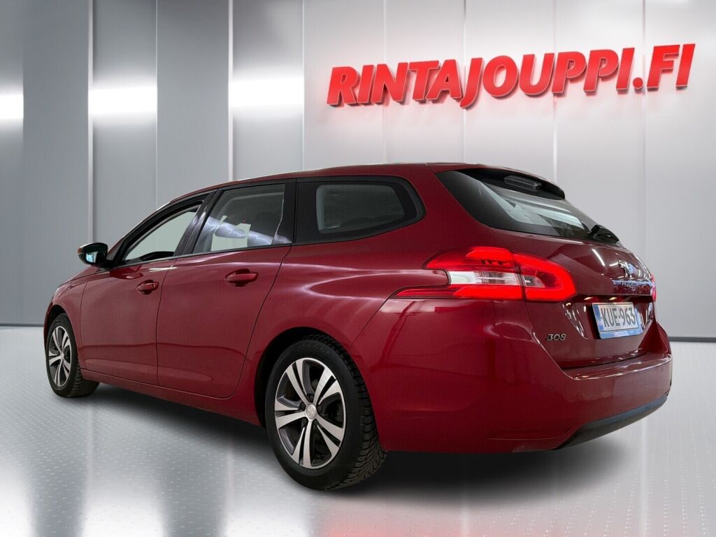 Peugeot 308 2021 Punainen