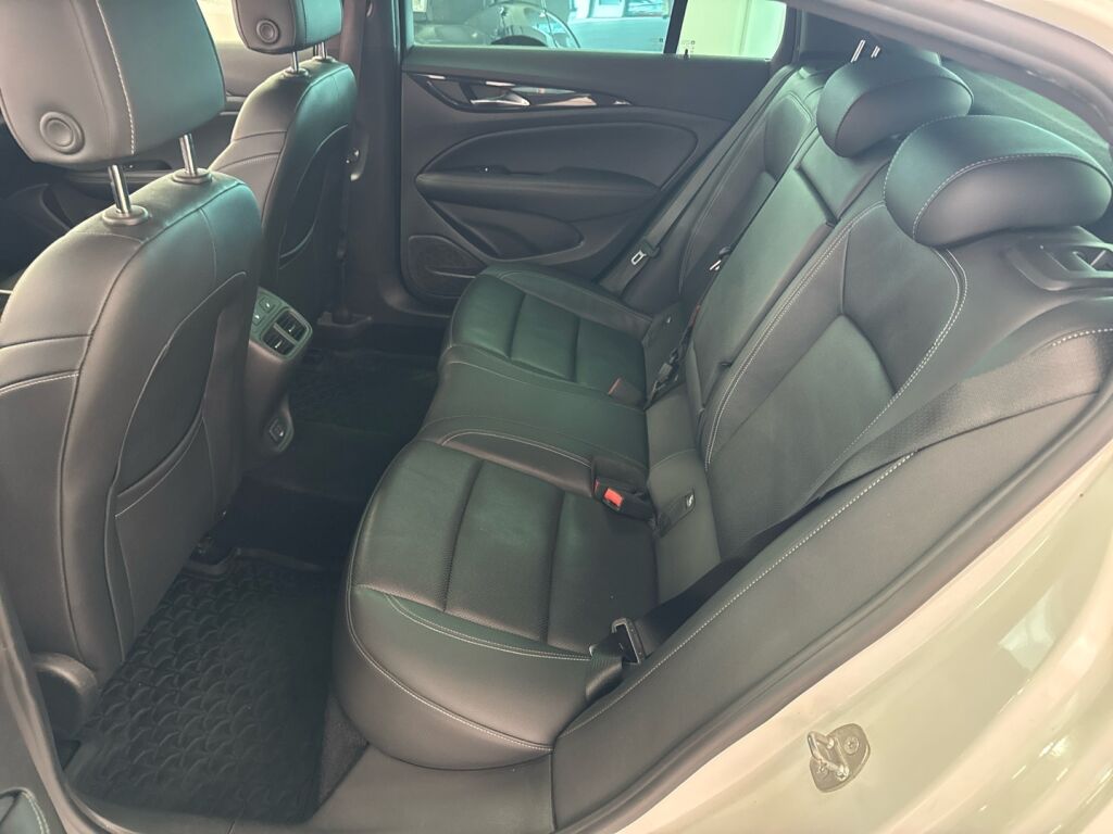 Opel Insignia 2021 Valkoinen