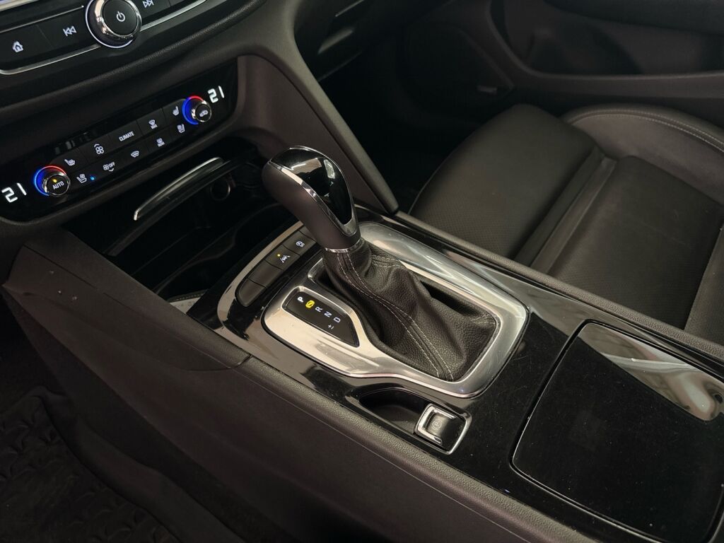 Opel Insignia 2021 Valkoinen