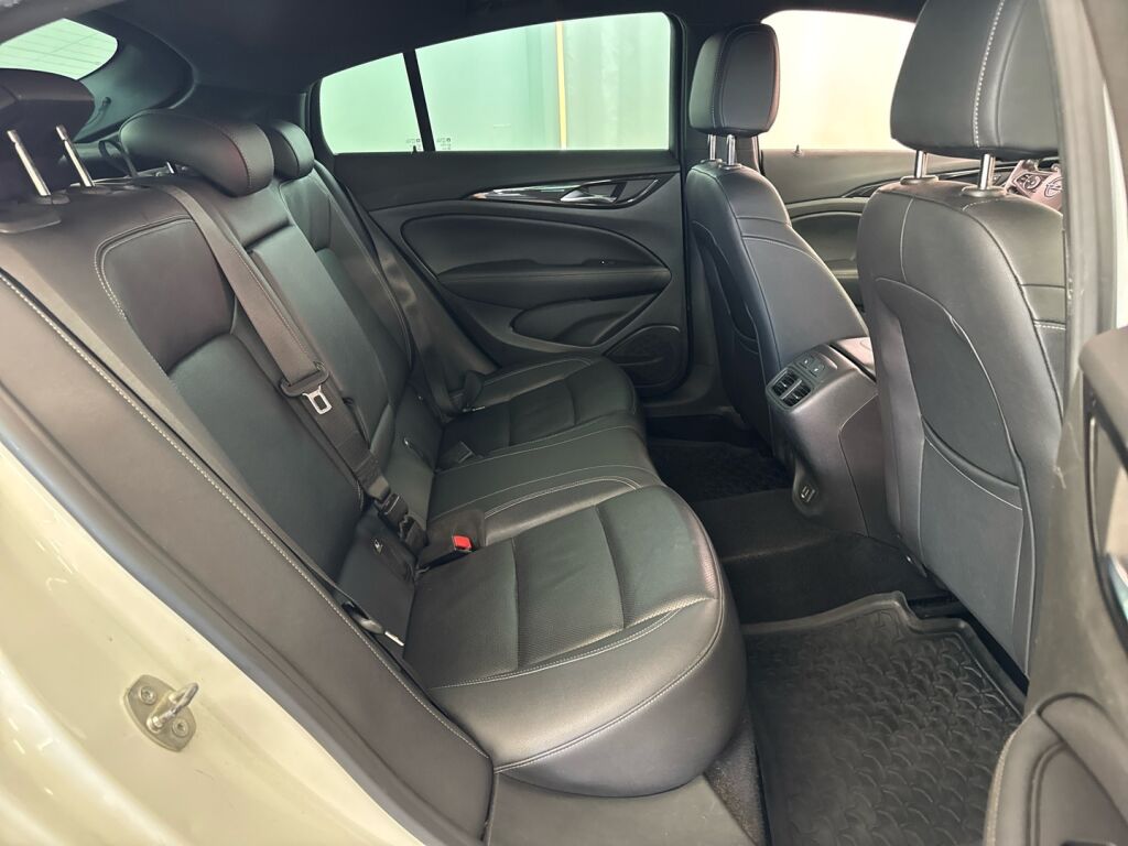 Opel Insignia 2021 Valkoinen