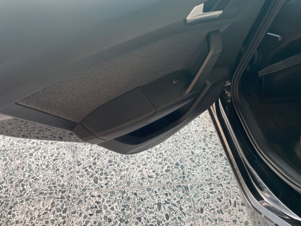 Seat Leon 2020 Musta