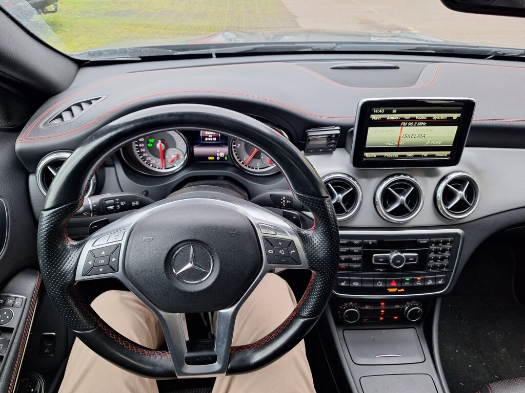 Mercedes-Benz GLA 2014 Musta