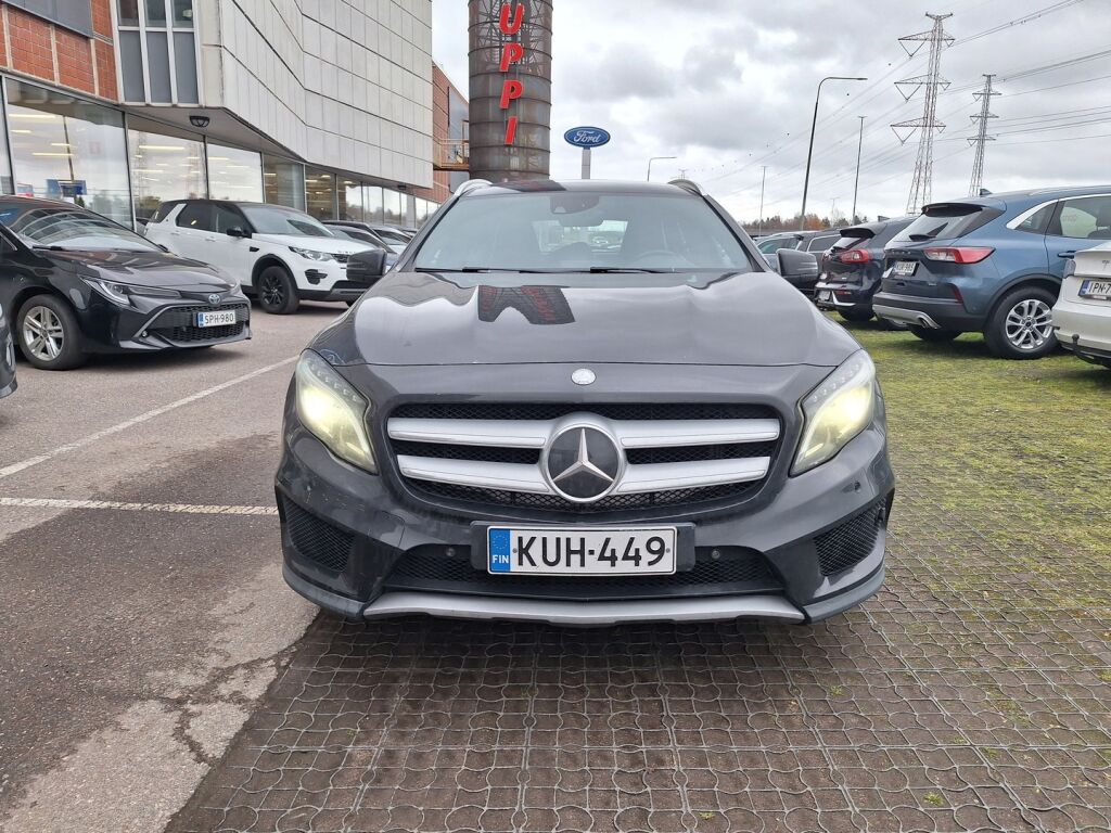 Mercedes-Benz GLA 2014 Musta