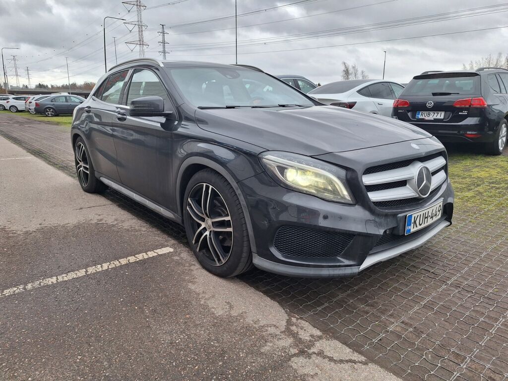 Mercedes-Benz GLA 2014 Musta