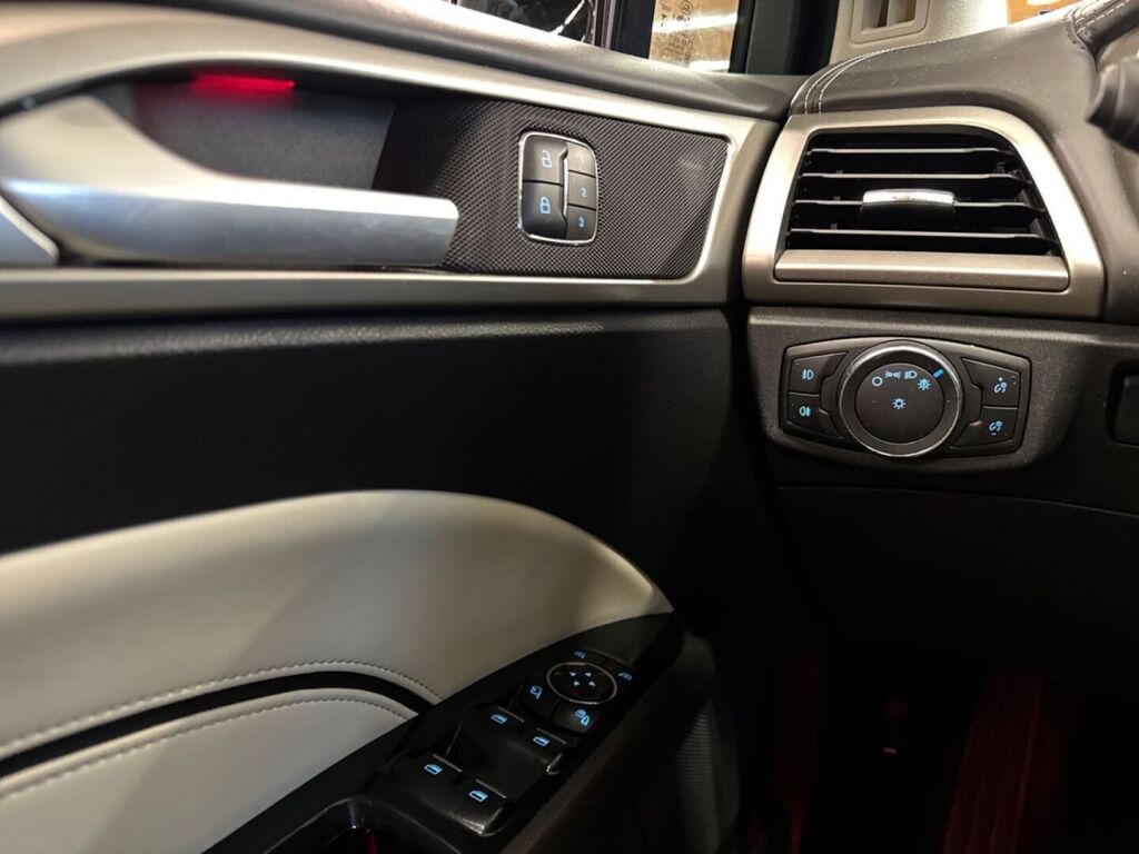 Ford Mondeo 2016 Musta