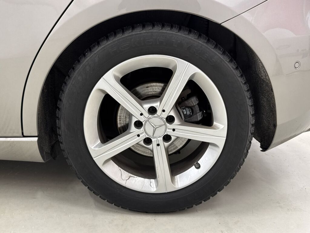 Mercedes-Benz A 2021 Harmaa