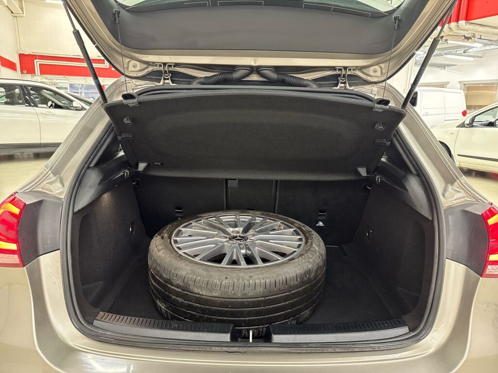 Mercedes-Benz A 2021 Harmaa