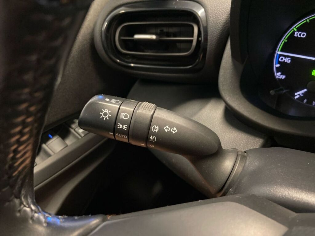 Toyota Yaris 2021 Valkoinen