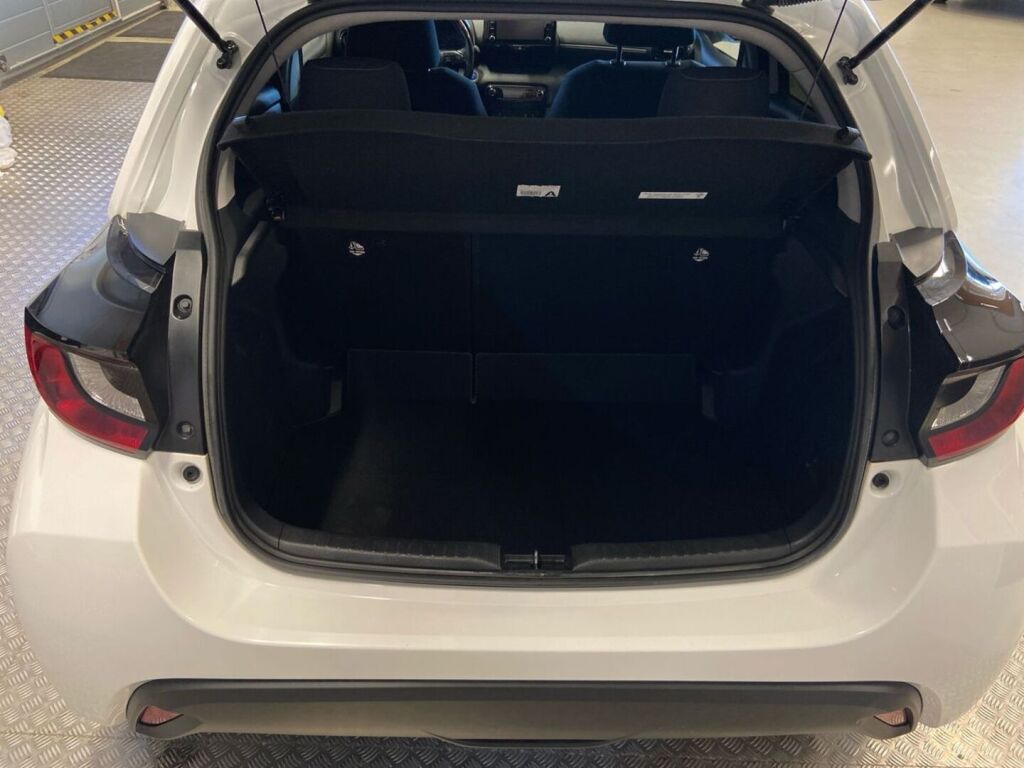 Toyota Yaris 2021 Valkoinen