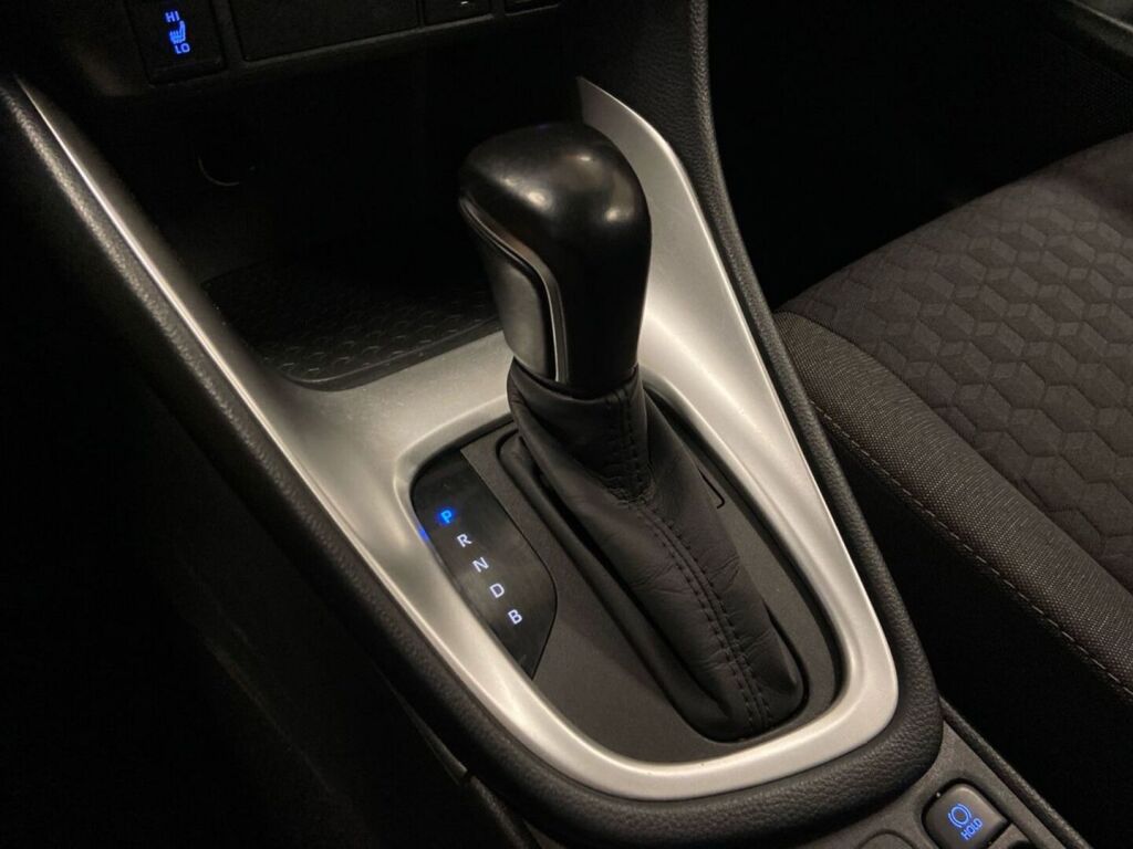Toyota Yaris 2021 Valkoinen