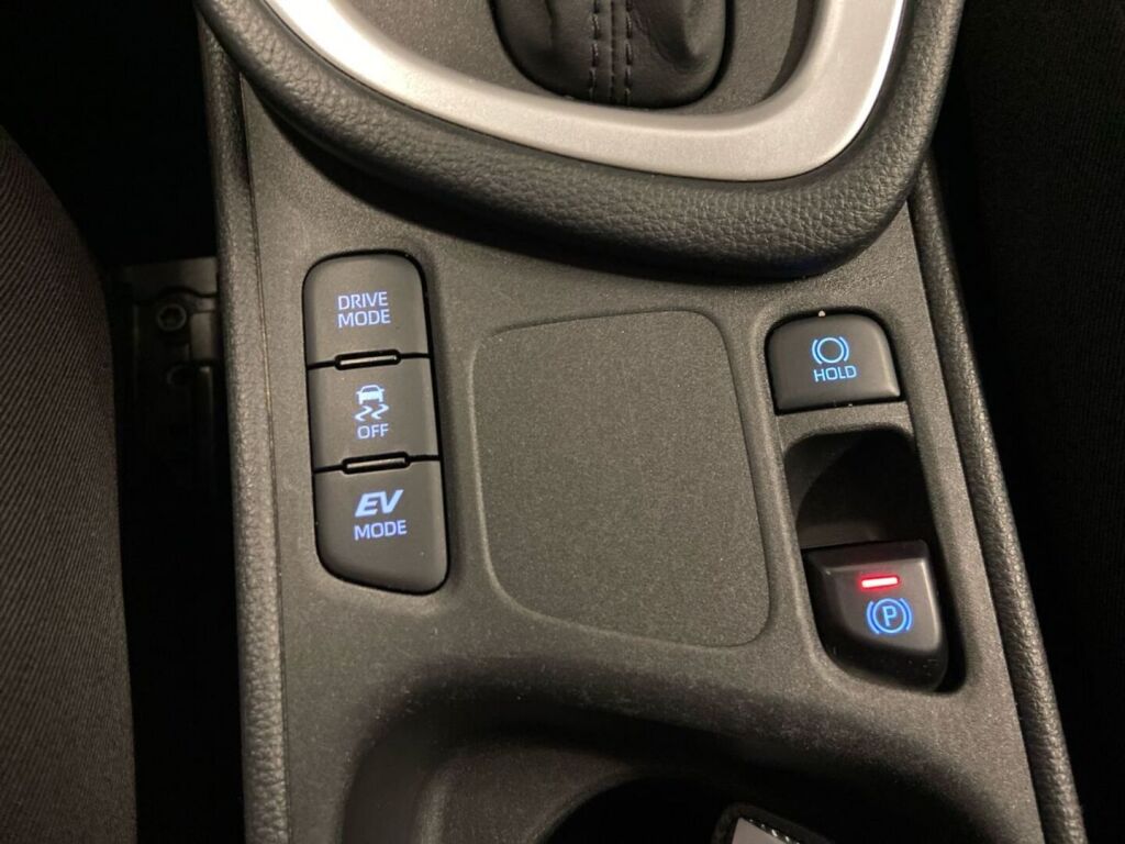 Toyota Yaris 2021 Valkoinen