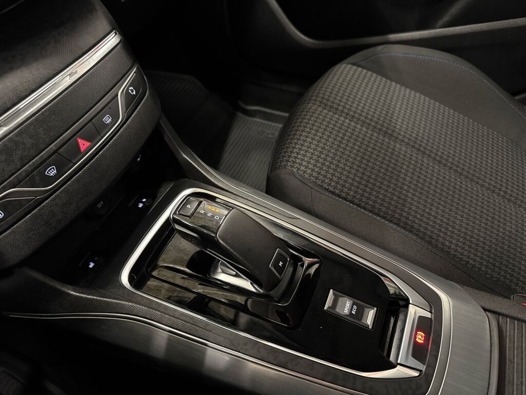 Peugeot 308 2021 Valkoinen