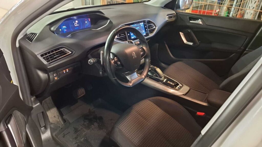 Peugeot 308 2021 Valkoinen