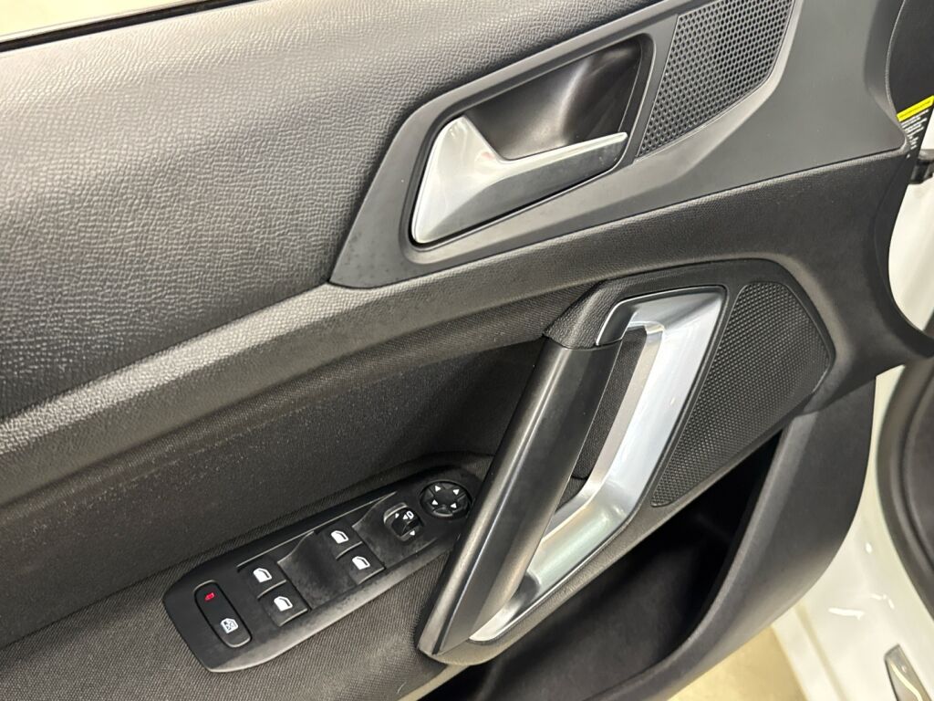 Peugeot 308 2021 Valkoinen