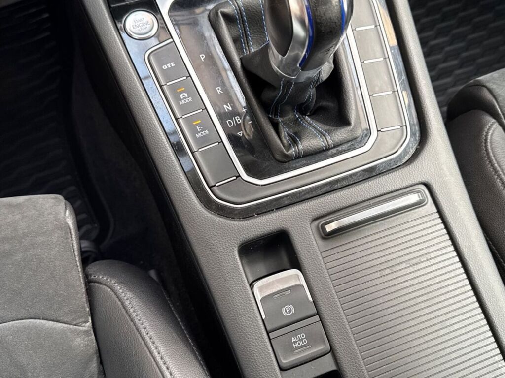 Volkswagen Passat 2018 Valkoinen