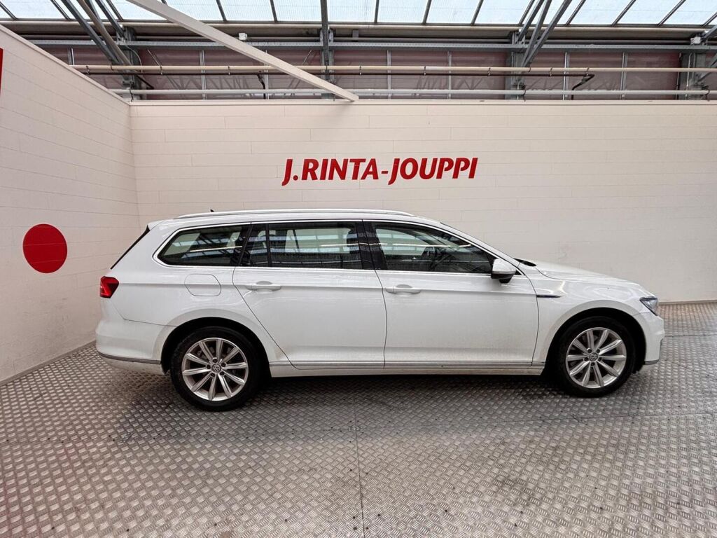 Volkswagen Passat 2018 Valkoinen