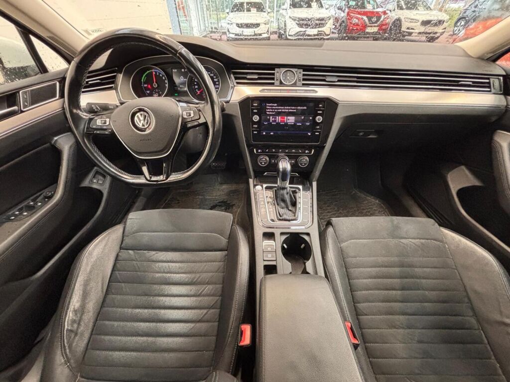 Volkswagen Passat 2018 Valkoinen