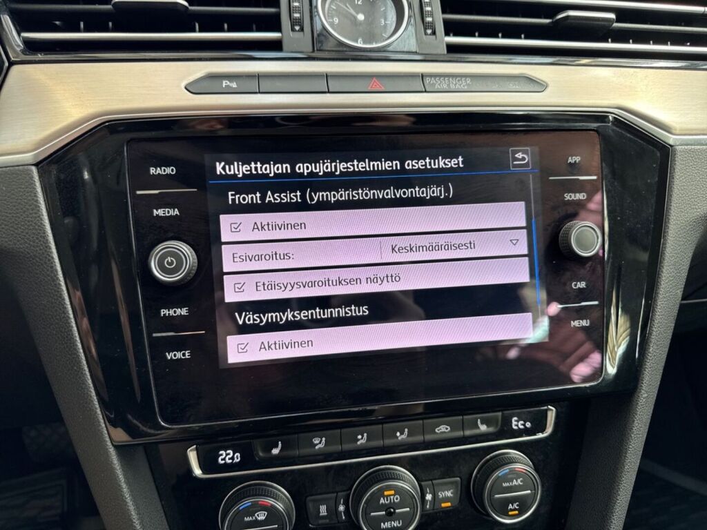 Volkswagen Passat 2018 Valkoinen