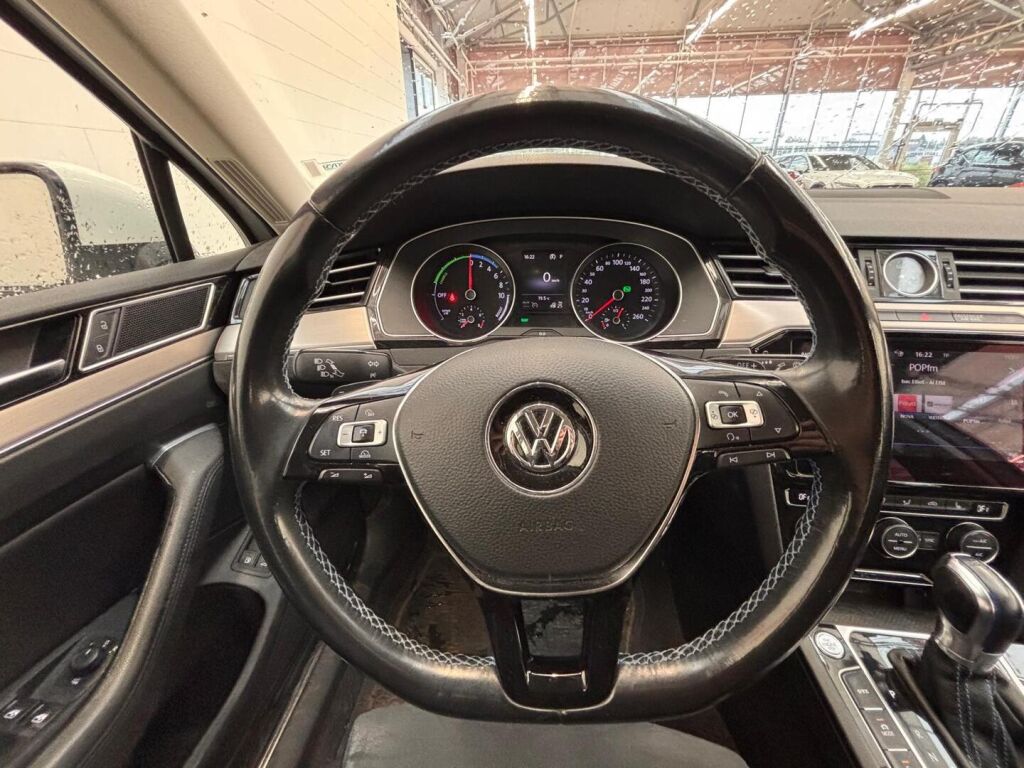 Volkswagen Passat 2018 Valkoinen