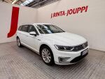 Volkswagen Passat 2018 Valkoinen