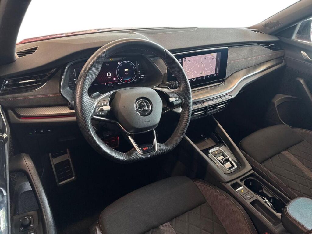 Skoda Octavia 2021 Punainen