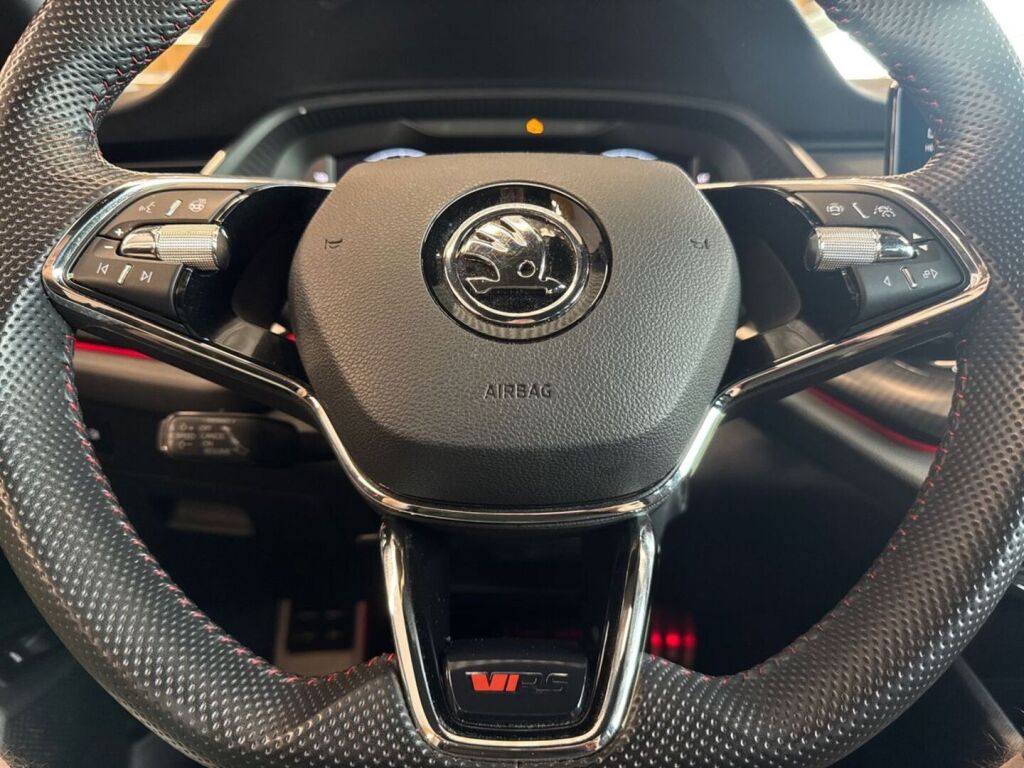 Skoda Octavia 2021 Punainen