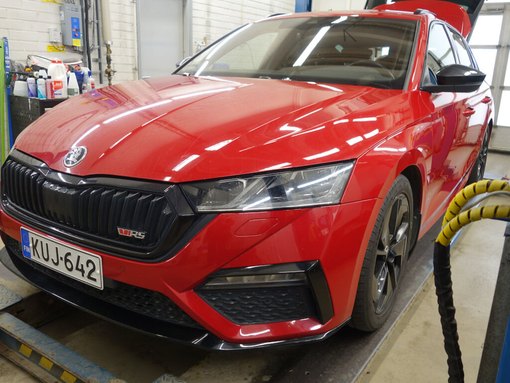 Skoda Octavia 2021 Punainen