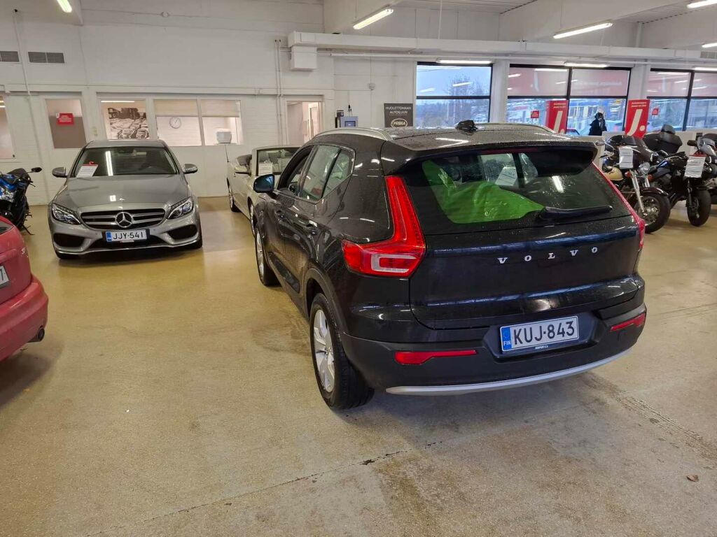 Volvo XC40 2021 Musta