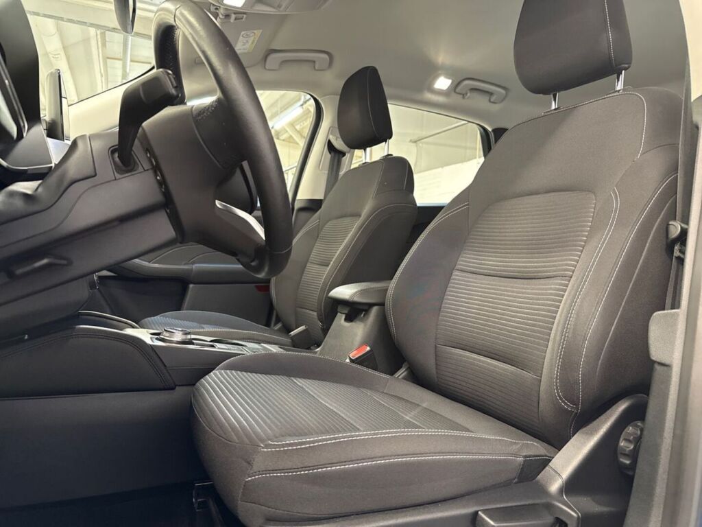 Ford Kuga 2021 Sininen