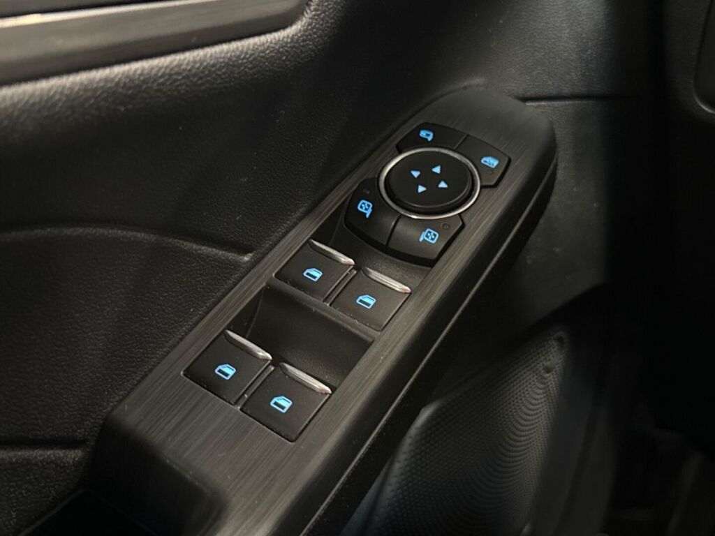 Ford Kuga 2021 Sininen