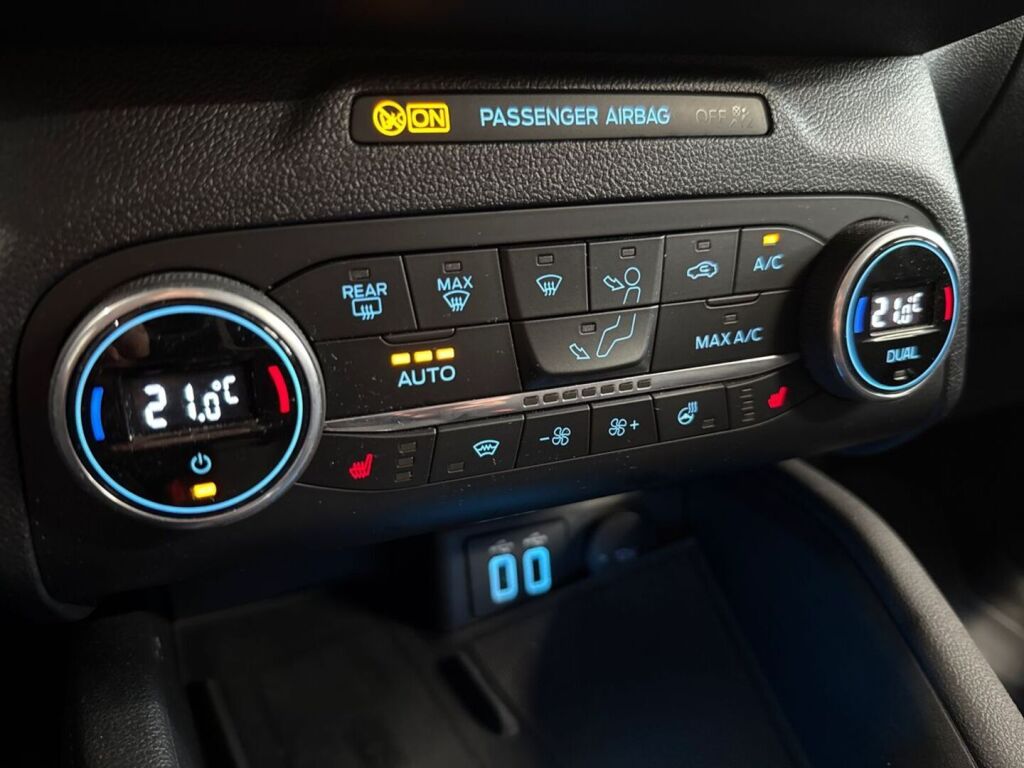 Ford Kuga 2021 Sininen