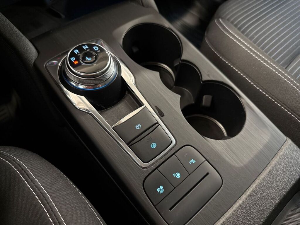 Ford Kuga 2021 Sininen