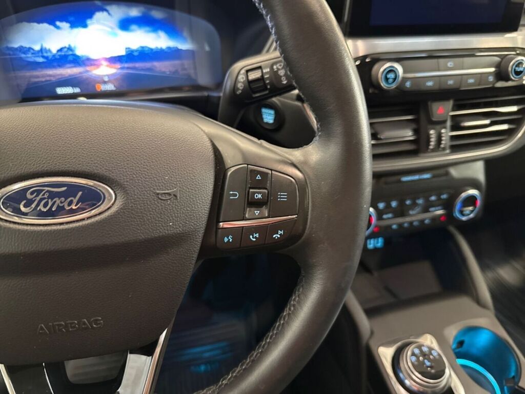 Ford Kuga 2021 Sininen